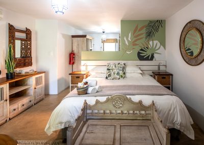 Deluxe Room with Patio/Balcony, Breakfast included